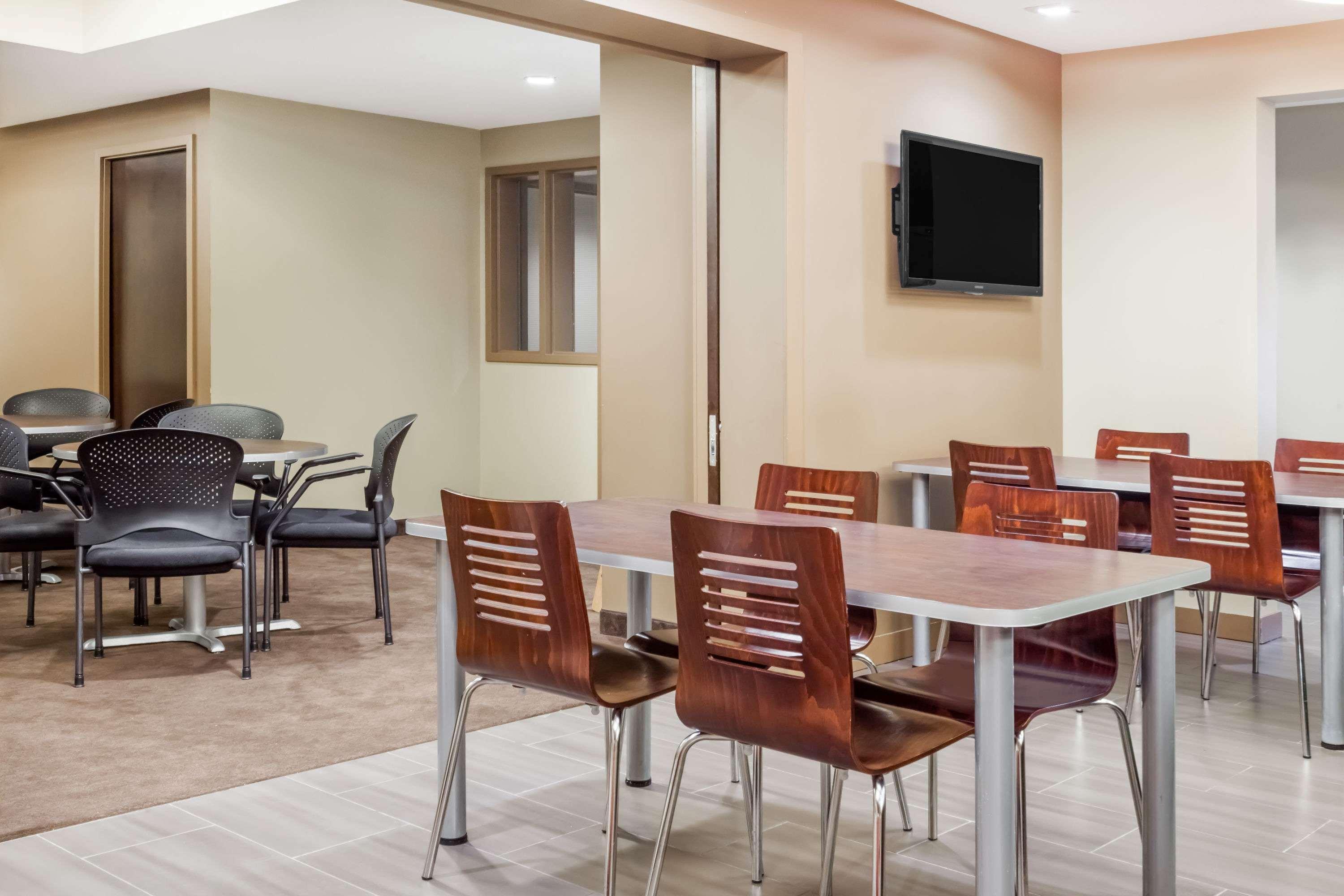 Microtel Inn & Suites By Wyndham Estevan Εξωτερικό φωτογραφία